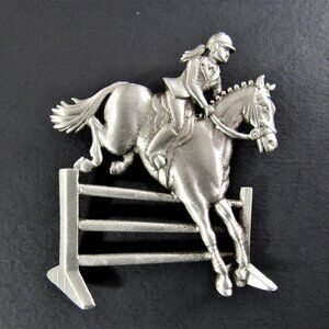 VINTAGE JJ SILVER TONE BROOCH PIN JOCKEY & HORSE (BR31)